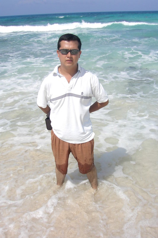 Date this athletic United States man Carlos from Reseda US7548