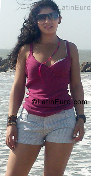 Date this good-looking Ecuador girl Maria from quito CO5123