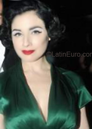 Date this foxy Brazil girl Victoria from Jau BR3669