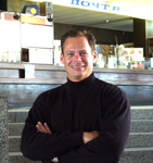 stunning United States man James from Dallas US7637