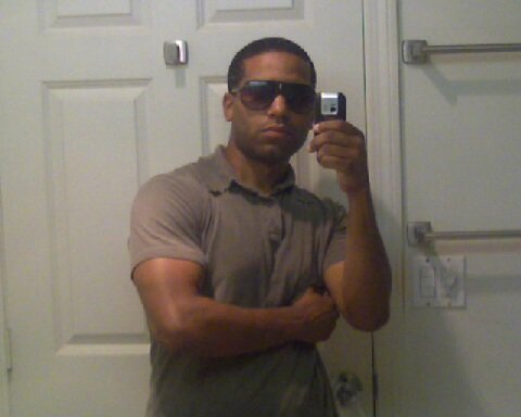 Date this hard body United States man Tavo from Stamford US7722