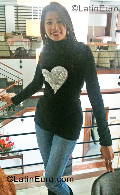Date this pretty Colombia girl Paola from Villavicencio CO7313