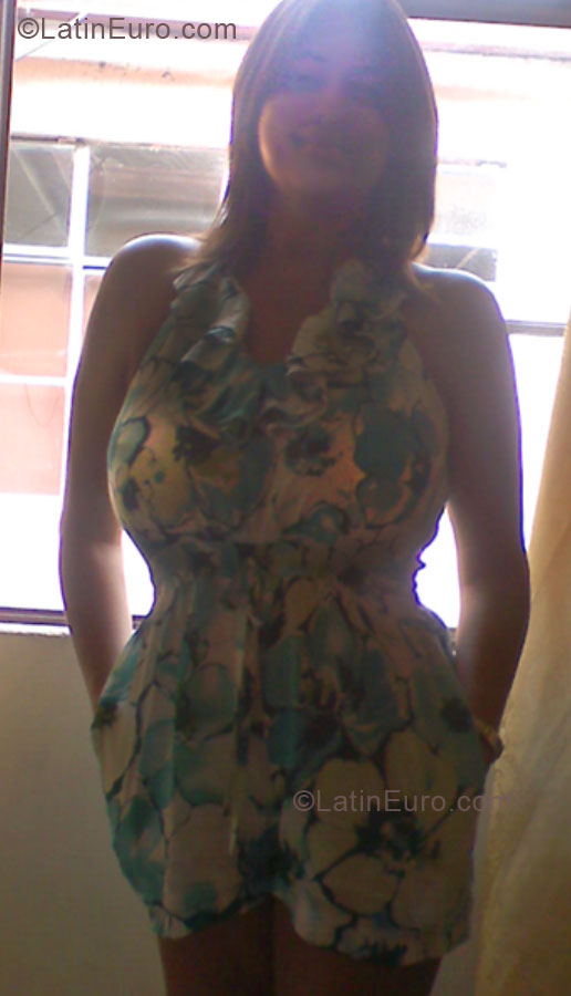 Date this gorgeous Colombia girl Evelin from Cali CO21549