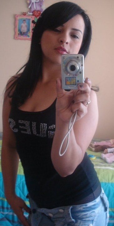 Date this nice looking Colombia girl Yayi from Medellin CO5273