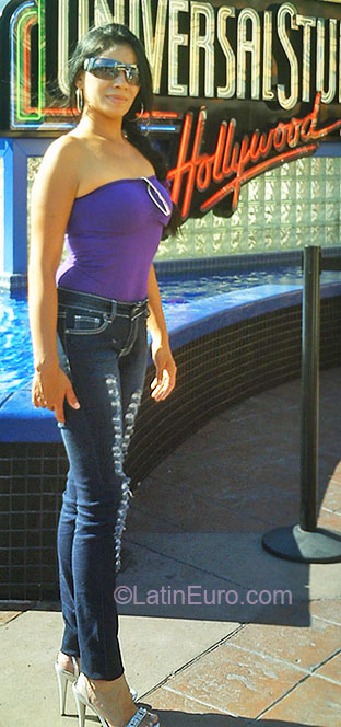 Date this good-looking Mexico girl Gabriela from Guadalajara MX229