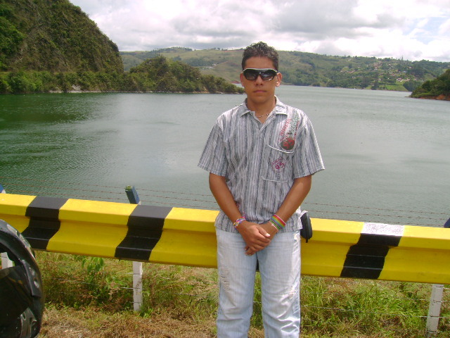 Date this athletic Colombia man JHONKIS from Yotoco Valle CO5400