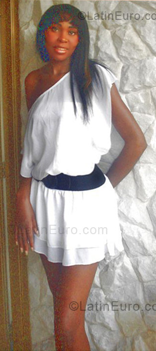 Date this sultry Colombia girl Yamileth from Cali CO5440