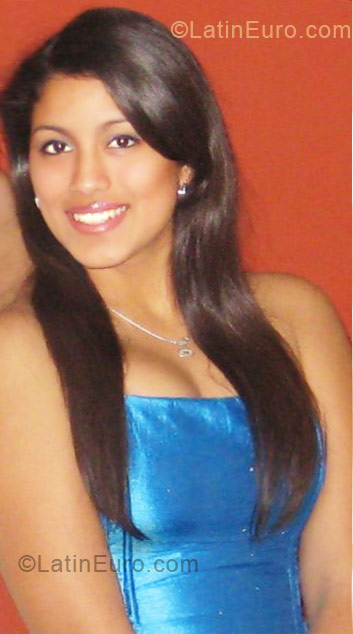 Date this stunning Peru girl Maria Laura from Piura PE393