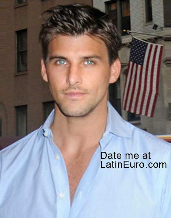 Date this nice looking Germany man Aamrett from Frankfurt DE400