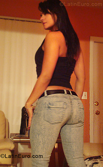 Date this fun Brazil girl Mel from Goval BR3982