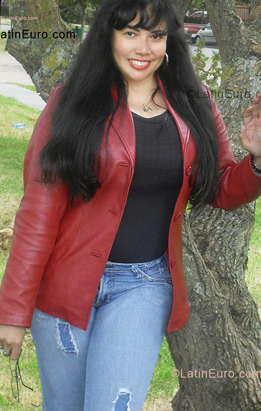 Date this attractive Colombia girl Monica from Bogota CO5539