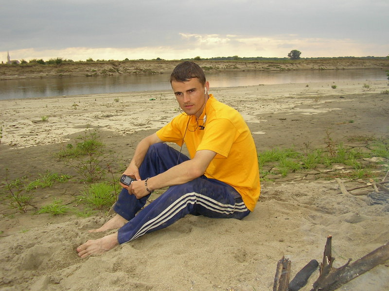 Date this delightful Romania man Adamus from Arad RO27