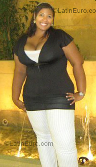 Date this lovely Colombia girl Aillen from Cartagena CO5626