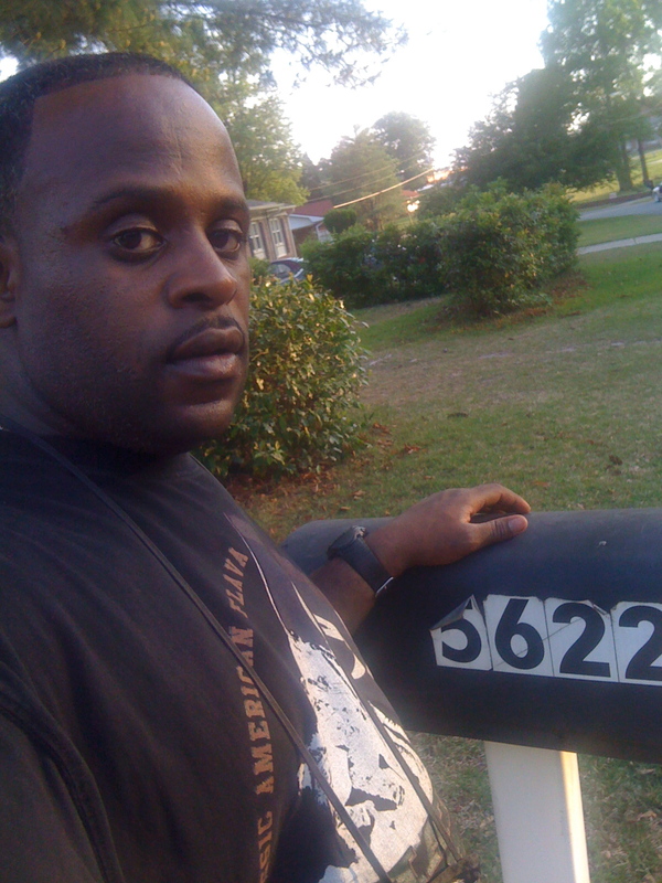 Date this georgeous United States man Breon from Vass US8328