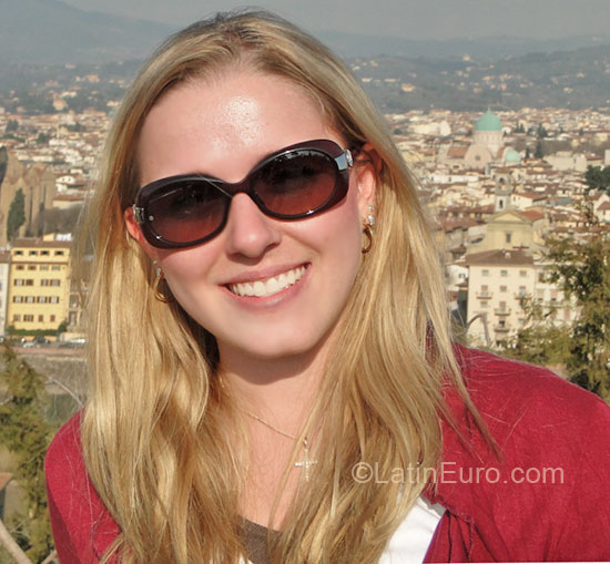 Date this pretty Brazil girl Larissa from Curitiba BR4109