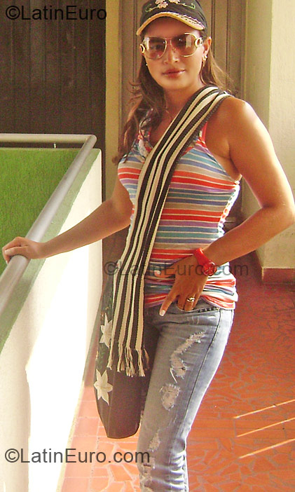 Date this fun Colombia girl Yamileth from  CO5724