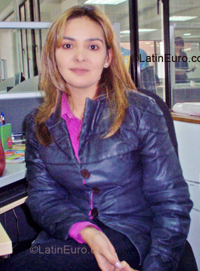 Date this athletic Colombia girl Ingrid from Bogota CO5669