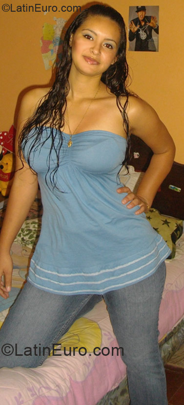 Date this voluptuous Honduras girl Yessica from Tegucigalpa HN262