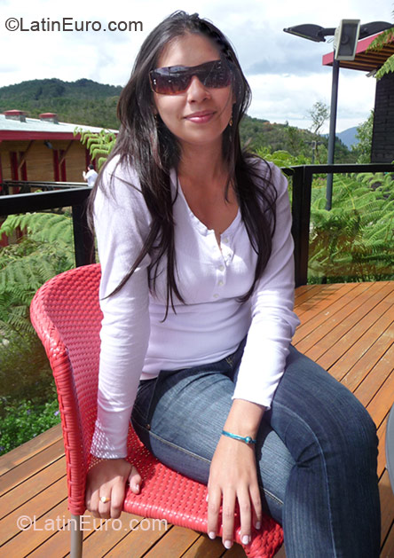 Date this gorgeous Colombia girl Carolina from Medellin CO5749
