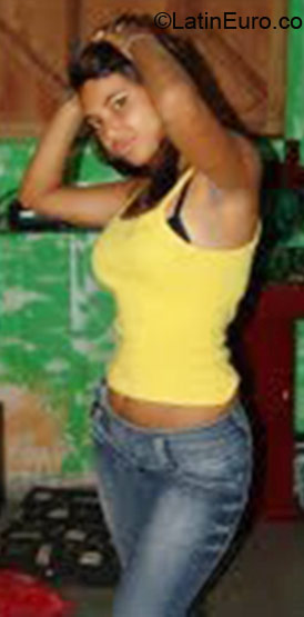 Date this stunning Brazil girl Debora from Natal BR4271