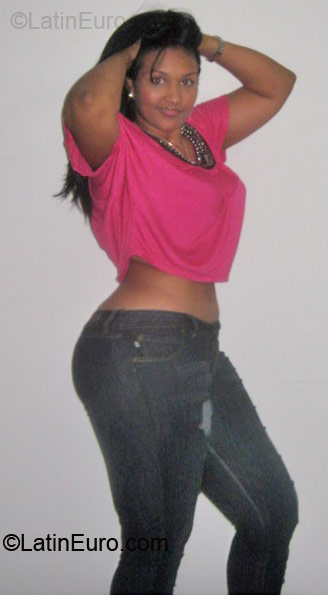 Date this nice looking Colombia girl Henarys from Barranquilla CO5852
