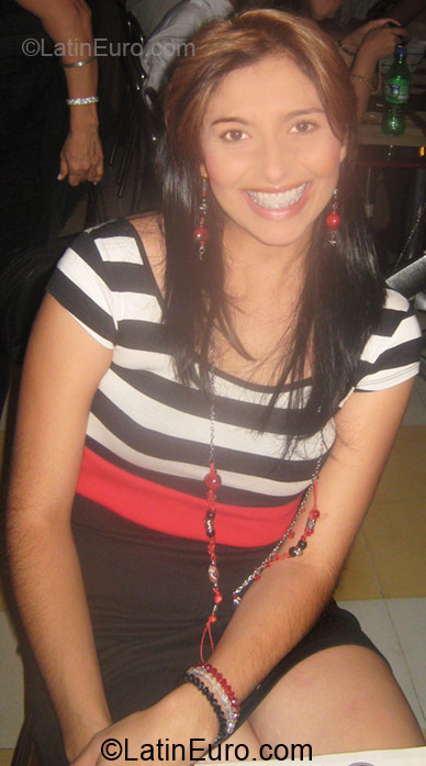 Date this nice looking Colombia girl Kelly from Barranquilla CO7112
