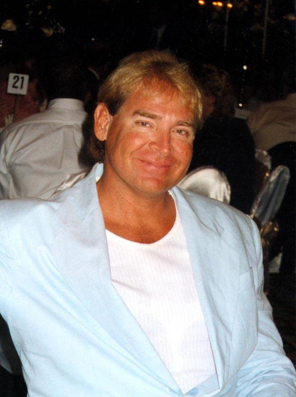 Date this good-looking United States man Hawaiiborn from Honolulu US8520