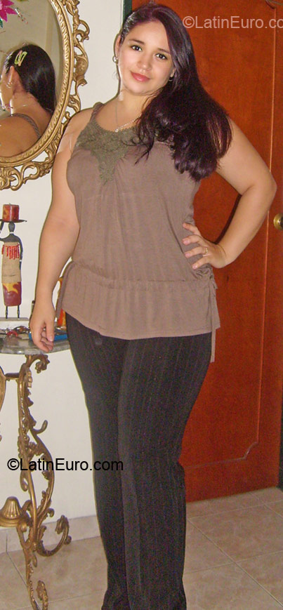 Date this lovely Colombia girl Andrea from Cali CO9421