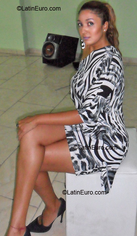 Date this good-looking Brazil girl Ell from Rio De Janeiro BR6892