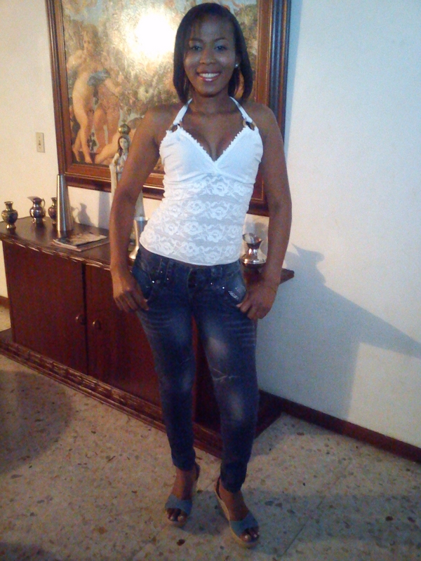 Date this happy Colombia girl Tanlly segura from cali CO6065