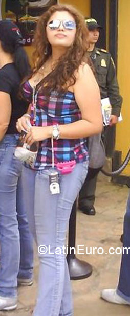 Date this voluptuous Colombia girl Sandra Jimena from Bucaramanga CO6141