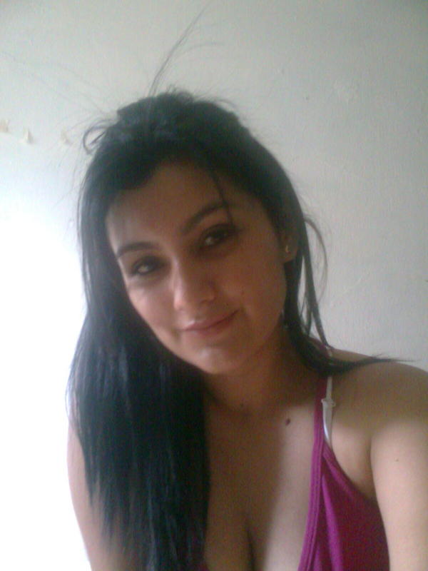 Date this cute Colombia girl Luna from Bogota CO6153