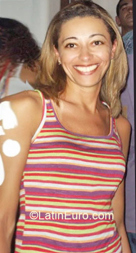 Date this sensual Brazil girl Vanessa from Salvador BR4477