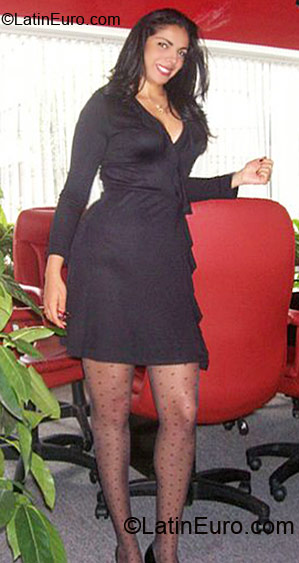 Date this young Colombia girl Carolyn from Bogota CO6211