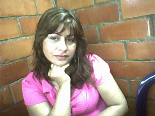 Date this nice looking Colombia girl Maria isabel from Cali CO6229