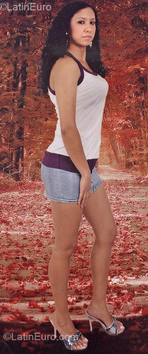 Date this cute Colombia girl Luz Dary from Medellin CO6270