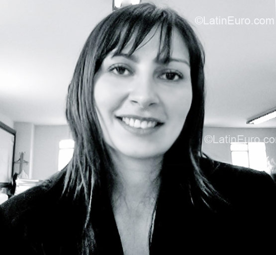 Date this attractive Colombia girl Paulittle from Bogota CO6373