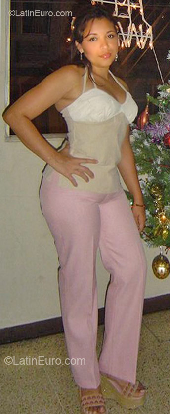 Date this good-looking Colombia girl Dilian florez z from Bucaramanga CO6392