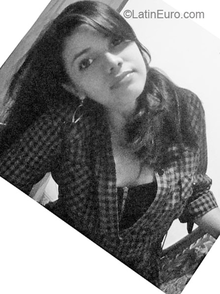 Date this young Colombia girl Andrea from Medellin CO6409