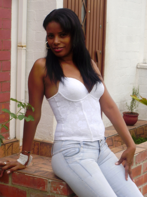 Date this lovely Colombia girl Floresita from Colombia US9064