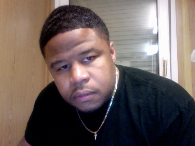 Date this tall United States man Passnthru from Atlanta US9103