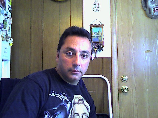 Date this gorgeous United States man Paulie from schaumburg US9106