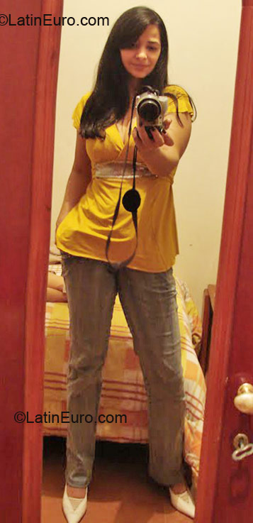 Date this athletic Brazil girl Luciane from Rio De Janeiro BR4787