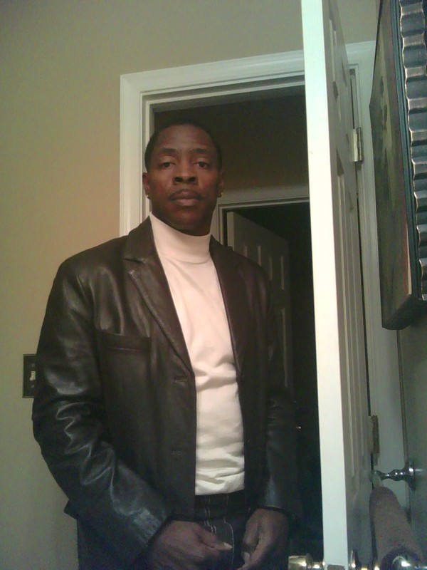 Date this young Dominican Republic man Troyb1 from Columbia DO6933