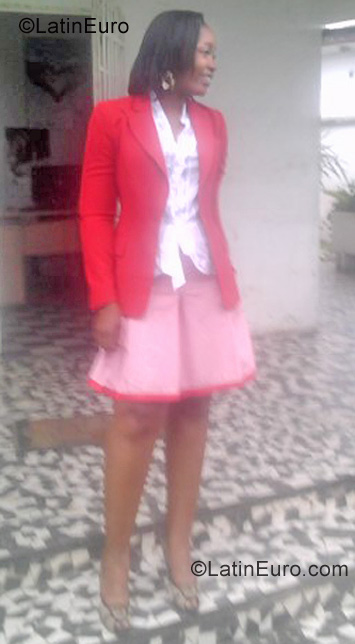 Date this sensual Cameroon girl Marie from Yaounde CM105