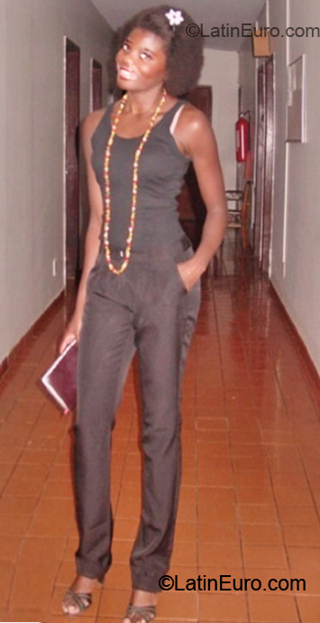 Date this happy Brazil girl Bilka from Brasilia BR4976