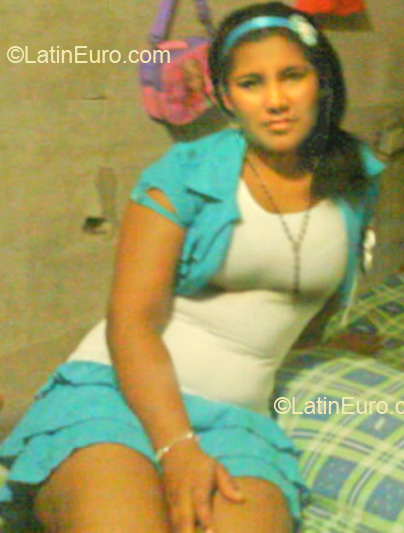 Date this funny Colombia girl Yurany from Medellin CO6671