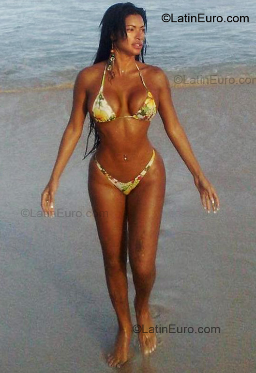 Date this sultry Brazil girl Evaldina from Sao Paulo BR5017