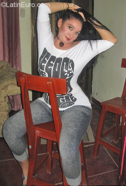 Date this athletic Colombia girl Ercilia from Cartagena CO6929