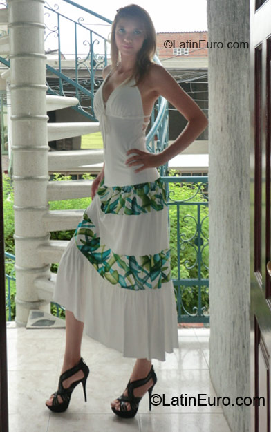 Date this beautiful Colombia girl Yuri from Cali CO6925